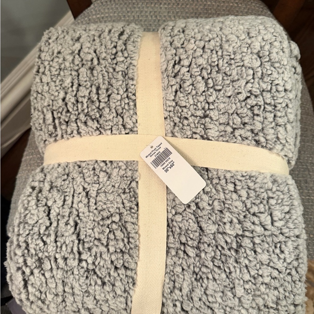 L.L. Bean Soft Gray Sherpa Throw New with tags! - Picture 5 of 6